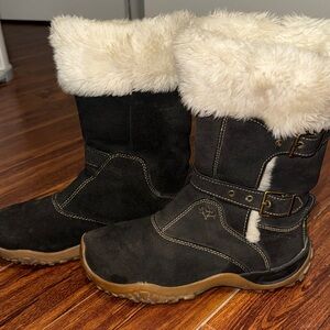 Salomon Women's Black and Cream Winter Boots contagrip